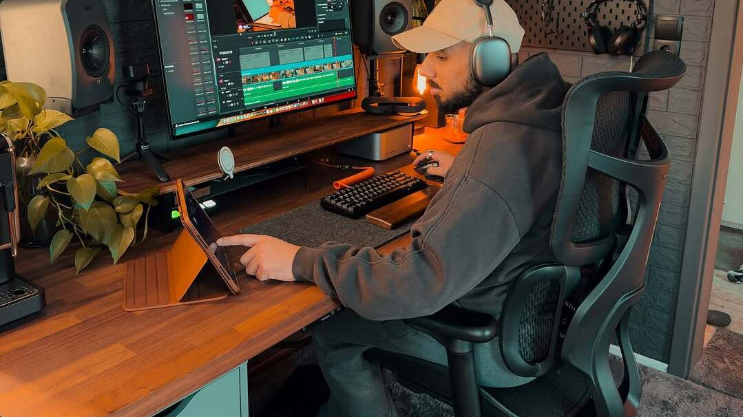 Ergonomic workspace setup featuring one of the best budget office chairs in Australia for comfort and support.