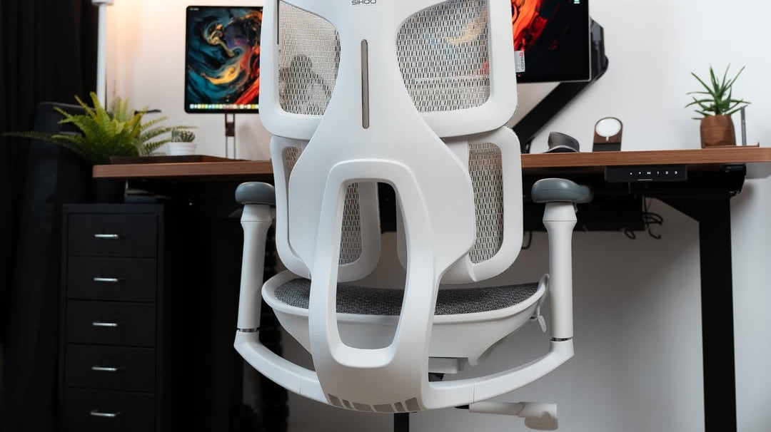 A minimalist gaming setup for PC featuring a white SIHOO chair.