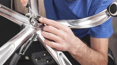 How to Fix an Office Chair That Leans Back? - SIHOO Australia