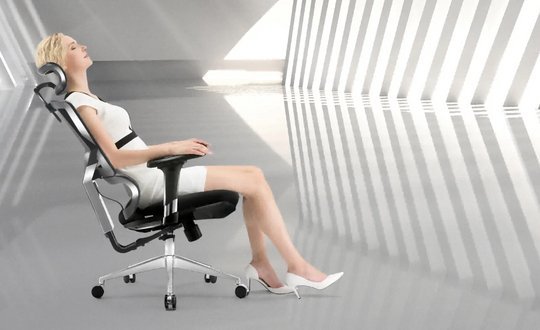 A lady sitting comfortably on the best ergonomic office chair in Australia, demonstrating proper posture and back support.