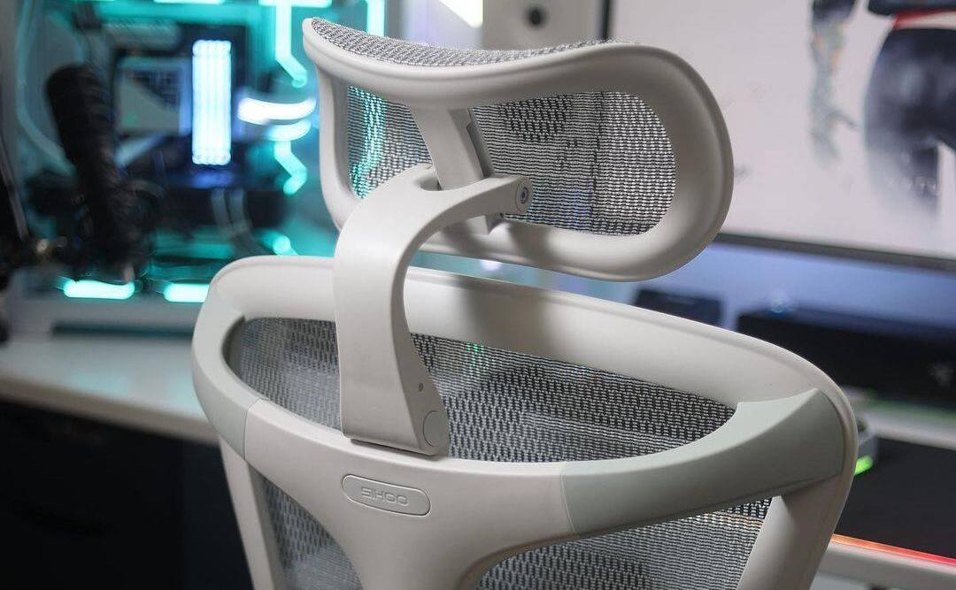Ergonomic office chair designed for heavy people in a modern workspace.