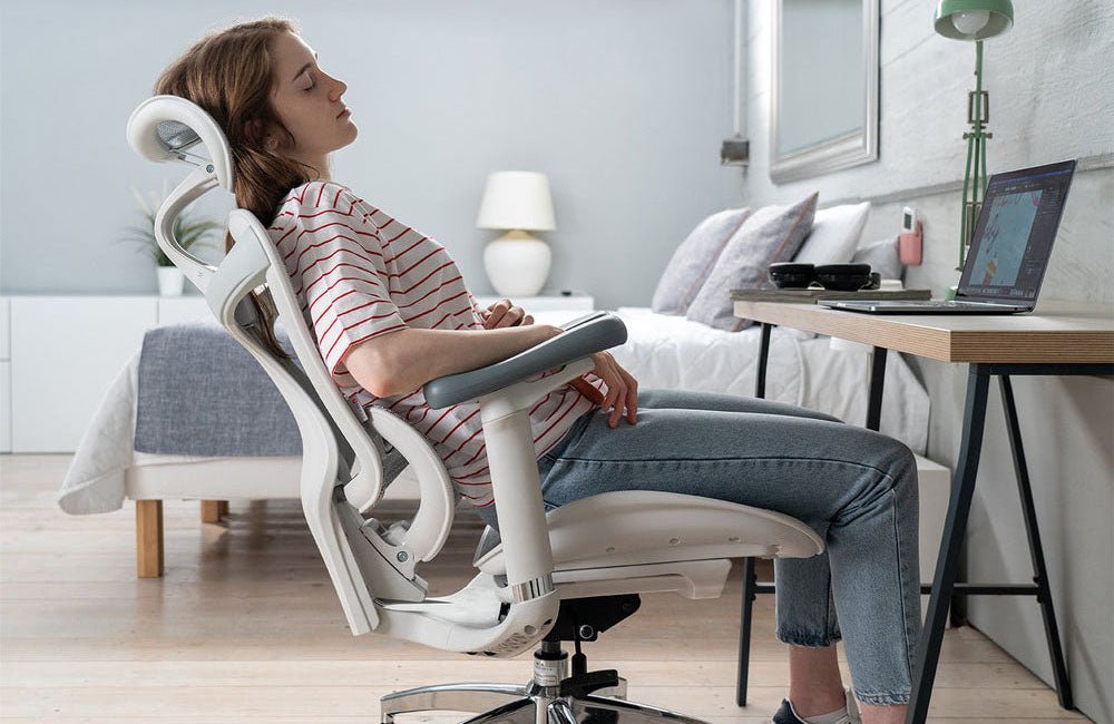 Woman lying back on the Doroc300, the ultimate ergonomic office chair for college students.